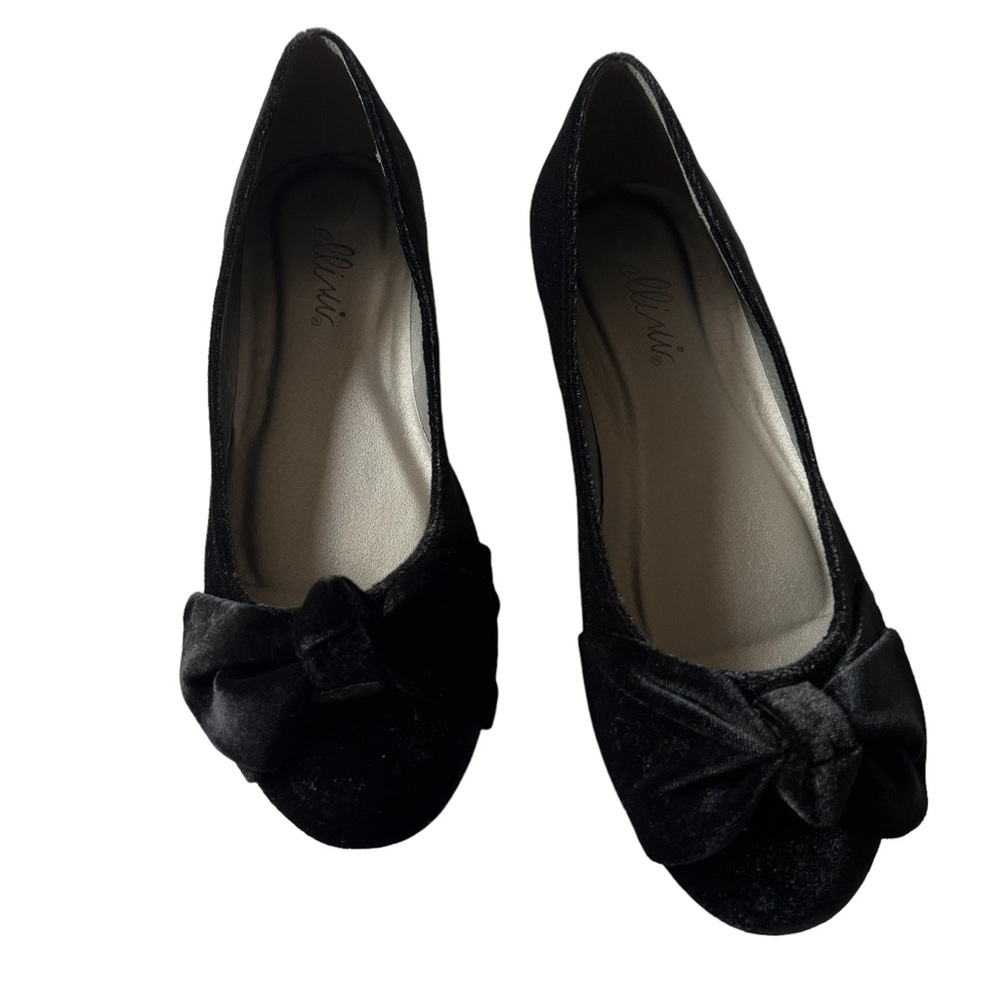 BELLINI  black faux velvet ballet flats with bow. SZ 11M
